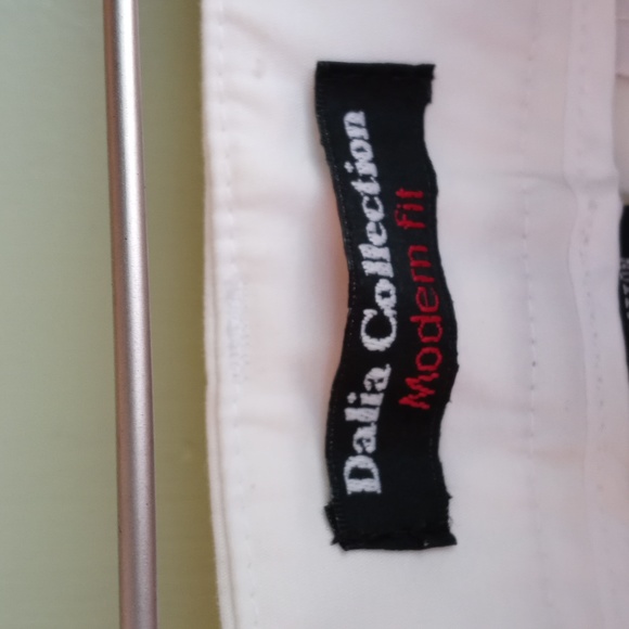 Women's 🆓 Dalia Collection size 2 stark white damaged - Picture 3 of 8